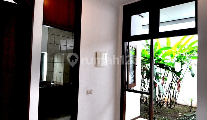 DISEWAKAN RUMAH DENGAN POOL DI, BSD 2