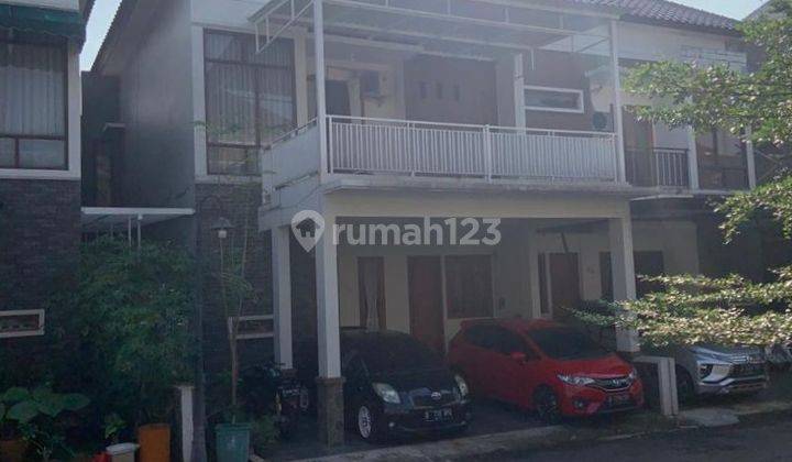 Rumah Cantik 2 lantai di lokasi Asri dan nyaman di Jakarta Selatan 1