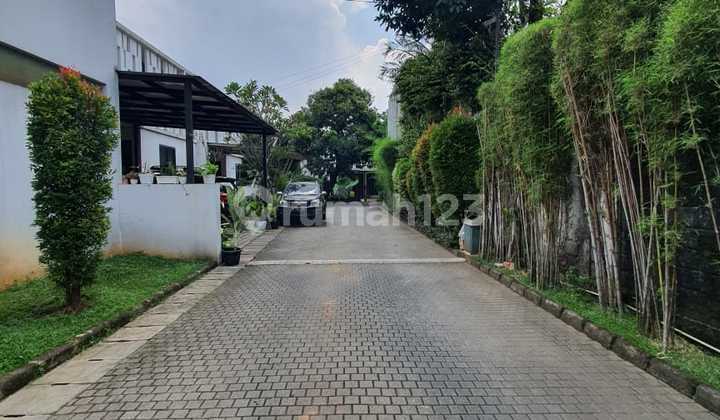 Rumah minimalis private pool