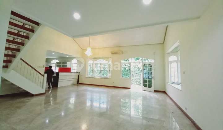 Rumah Kemang Hook Luas Bebas Banjir