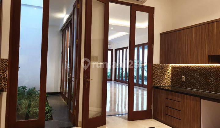 Rumah baru mewah lokasi bagus siap huni di Pondok Indah Jakarta Selatan 2