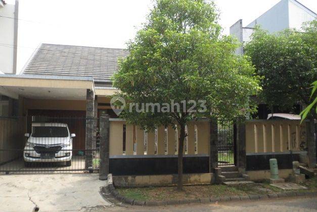 Rumah Luas di Kemang Pratama 1