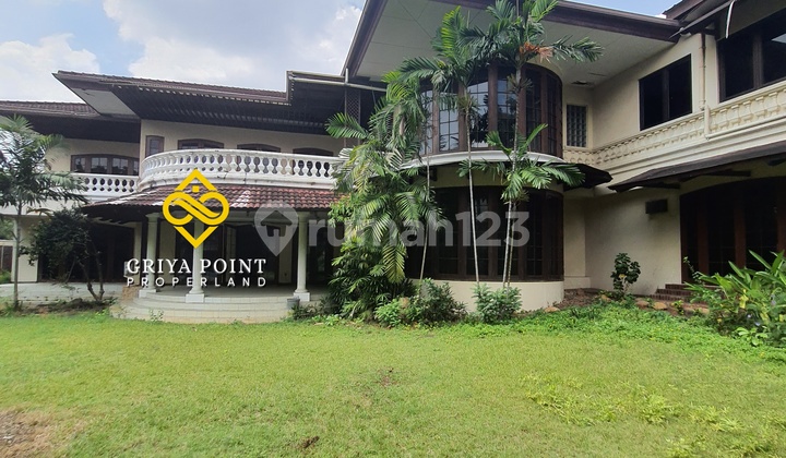 Nice House on Golf Hill Pondok Indah South Jakarta