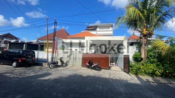 Rumah MINIMALIST Modern di Taman Griya JIMBARAN Rumah MINIMALIST Modern di Taman Griya JIMBARAN