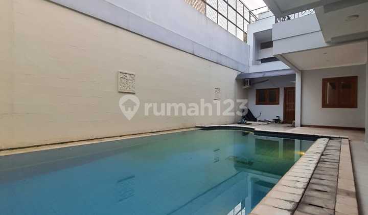 Rumah bagus private pool di Pondok indah 2