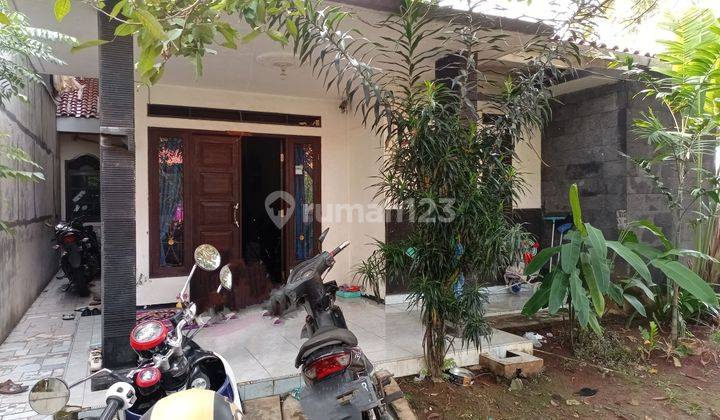 Rumah murah dg halaman luas nyaman aman di Cinere. 5 menit dari Polsek Cinere dan Cinere Mall 2