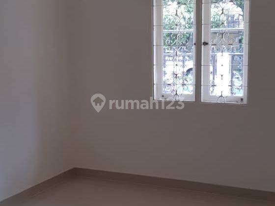 Rumah sunter luas 160m, rapih baru renov, jalan besar 1