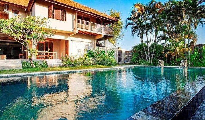 Tropical Villa with Rice Fields View Canggu Bali 1