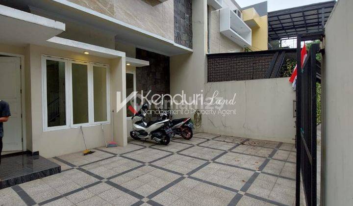 Rumah Mewah 2.5 lantai Rooftop 3 Unit Available  2