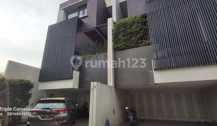 Town House Modern Minimalist di Cilandak 2