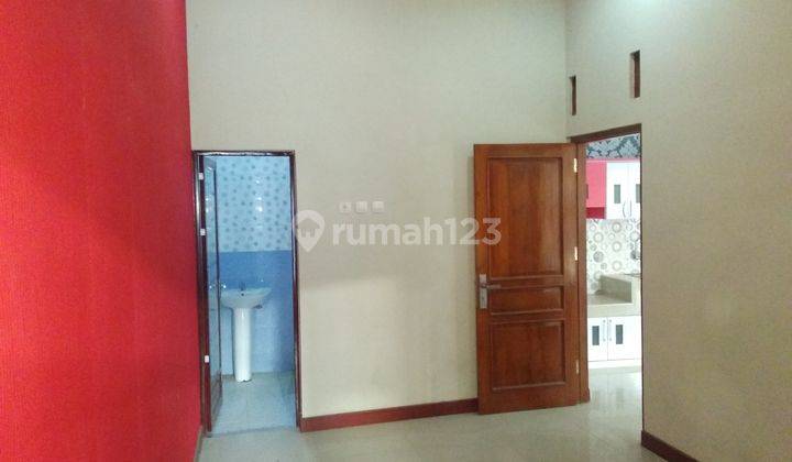 Rumah 2 lantai Sriwedari, 1,7M atau 50jt/th, tengah Solo 2