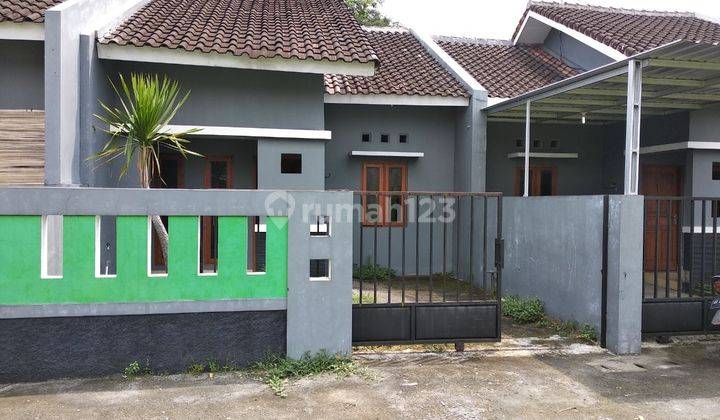 Rumah siap huni di Banyuanyar 1