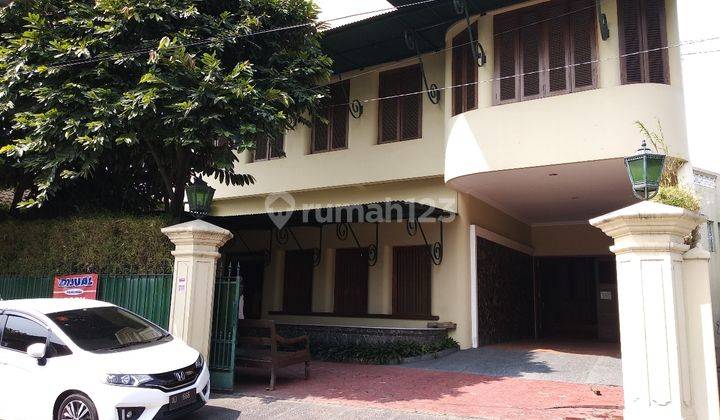 Rumah Mewah di jl Adisucipto Colomadu 1