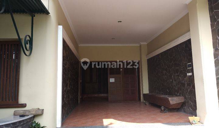 Rumah Mewah di jl Adisucipto Colomadu 2