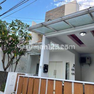 Rumah cantiek furnished dilokasi strategis sek 5 Bintaro Jaya 1