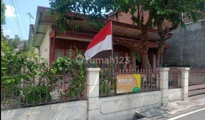 Rumah Lama di Manahan Solo 1