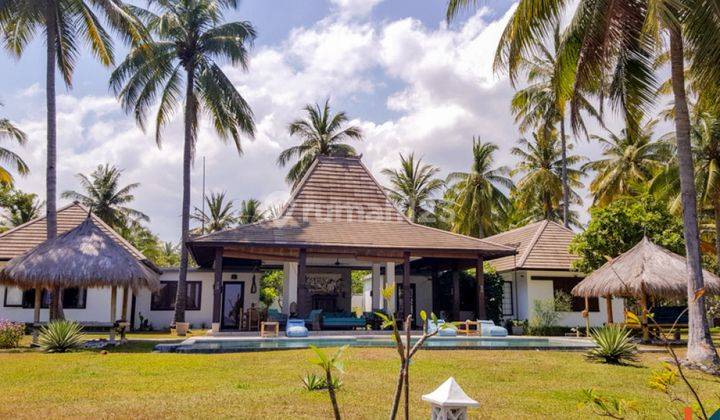 ABSOLUTE BEACHFRONT COMFORTABLE FREEHOLD VILLA IN IN LOMBOK VL2367 2