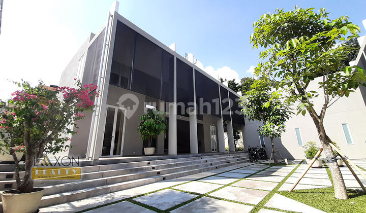 FOR SALE / RENT REDUCED PRICE! LUXURIOUS AND ATTRACTIVE BUILDING IN BANDUNG 2
