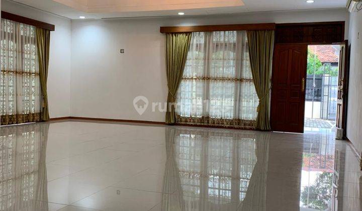 rumah 2 lantai bisa  untuk kantor lokasi  panglima polim 1