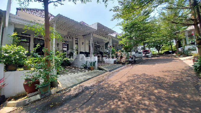 tampak depan rumah grand cimandala ciluar akses