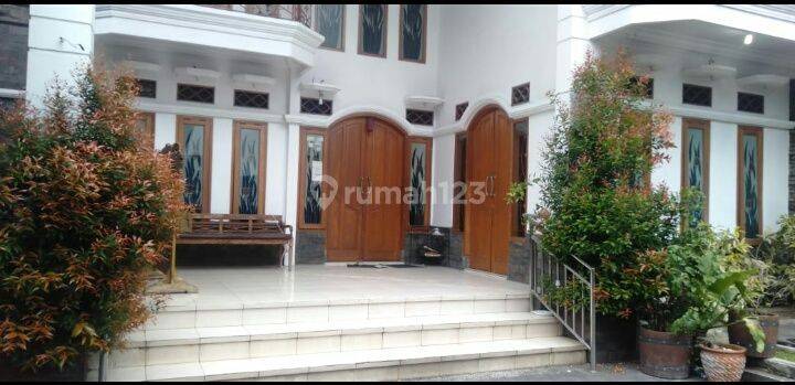 Rumah mewah dua lantai pusat kota sayap Riau  1