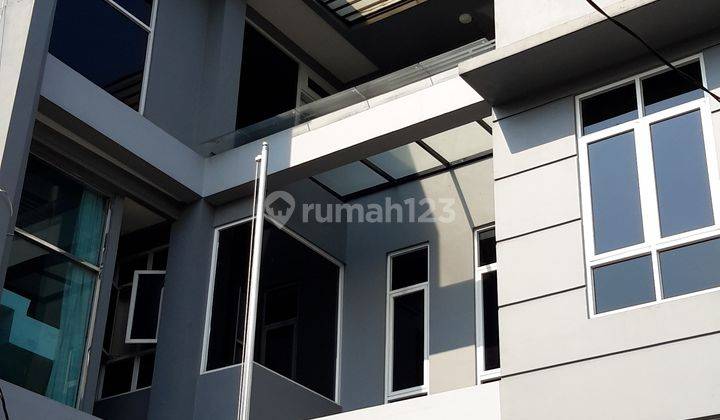 Rumah 3lt bagus siap pakai blok D puri indah 1