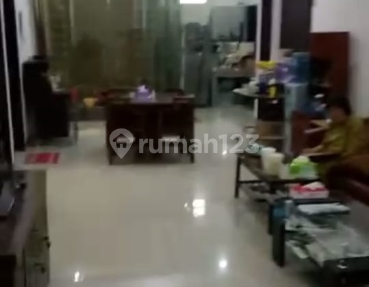 Rumah Cocok Untuk Keluarga Besar di Mekar Wangi