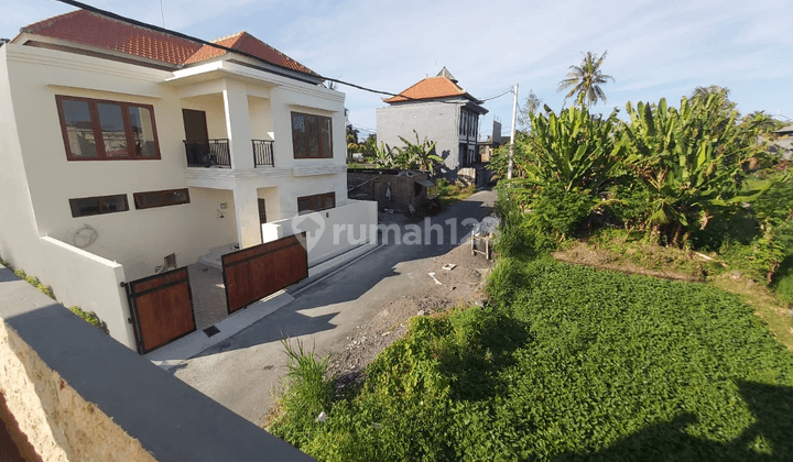 Rumah semi vila 3 lt, cantik, modern, strategis, view sawah dan laut 1