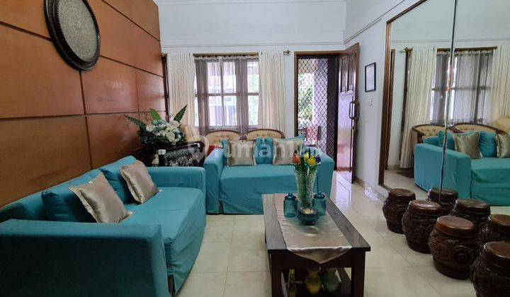 Rumah hook dan mewah di Menteng Bintaro 2