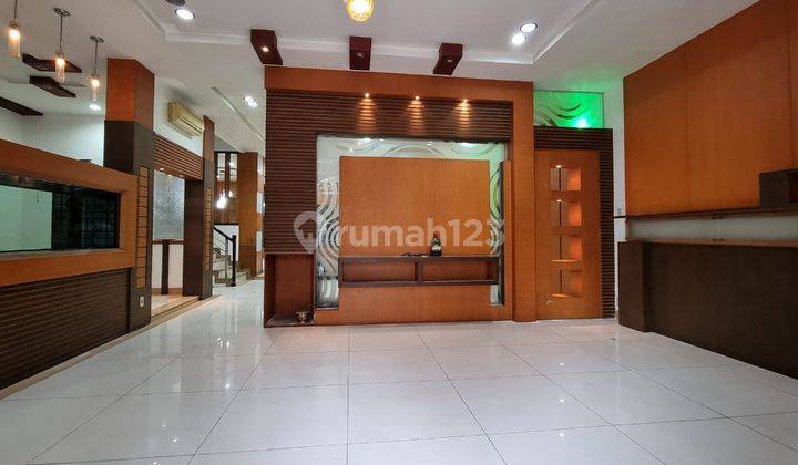 Villa Lux Komplek Makmur Indah ( Dekat Adam Malik ) 1