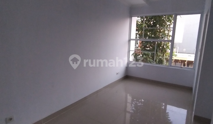 Ready-to-Occupy House in Malibu Village Gading Serpong