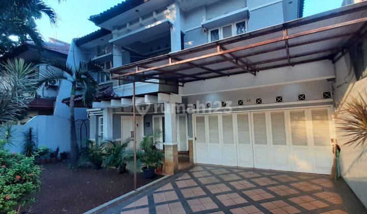 Rumah Cantik Pinggir Jalan, Sangat Strategis Cocok Untuk Hunian. Lokask di Jl. Tanjung Duren Barat VI 2