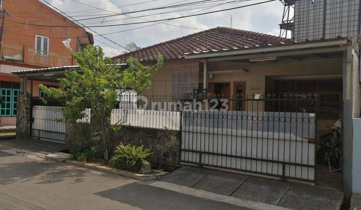 Rumah 1,5 lantai di Taman Meruya Ilir 1