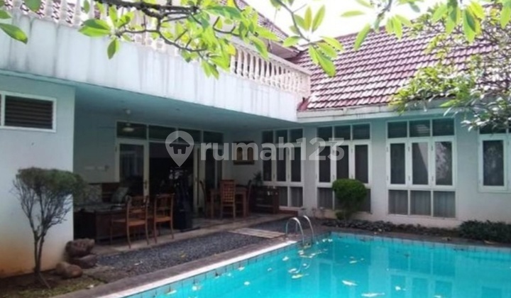 Rumah Ada Kolam Renang Pondok Indah Jakarta Selatan