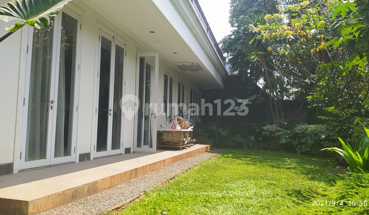 Tropical Bright Compound House In Kemang Area 2