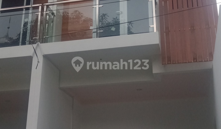 DIJUAL RUMAH BARU MINIMALIS MODERN DI Jl CEMPAKA PUTIH BARAT