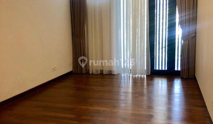 Modern Minimalist of 4 bedroom House in Cilandak, close to Cipete 2