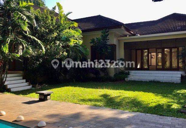 Tropical Bright House with Big Backyard and Pool in Cipete 1