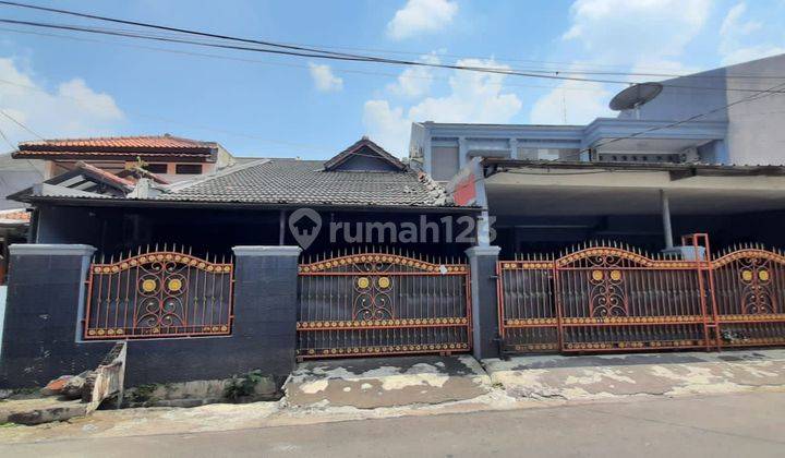 Rumah Dengan Tanah Luas di Jl. Persatuan Kebon jeruk. Cocok Untuk Hunian/usaha. 1