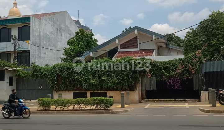 Rumah di Kemang Raya no 88 Jakarta Selatan