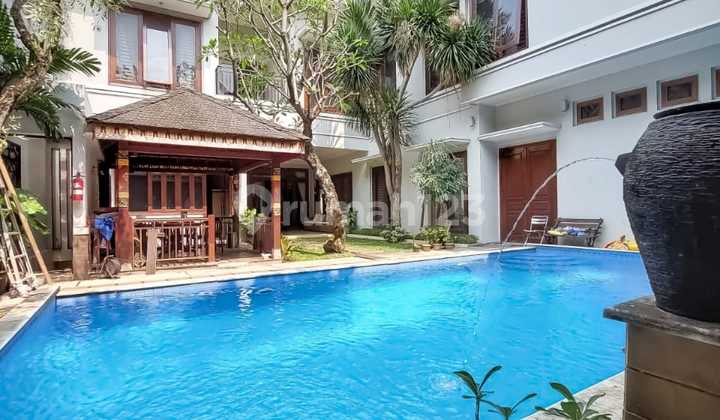 Rumah Mewah Ada Pool di Menteng,Jakarta Pusat, Menteng