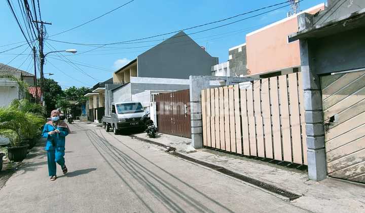 Ready-to-Use House + Warehouse Fully Furnished with Wide Road Access in Jati Cempaka, Pondok Gede. Ready-to-Use House + Warehouse Fully Furnished with Wide Road Access in Jati Cempaka, Pondok Gede.