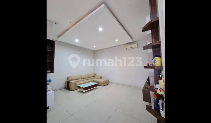 rumah hoek di pantai indah kapuk