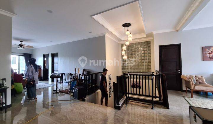 Rumah Cantik 2 lantai di kawasan elite nan sejuk dsn bisa lihat sunset dr Balkon di Cinere dgn harga Nego 2