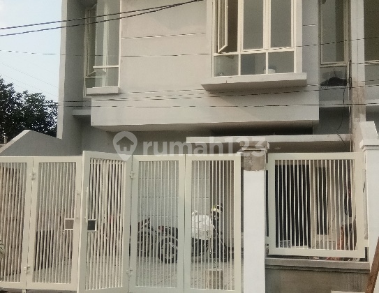 very nice house!! so homey!! new gress @manyar indah 2