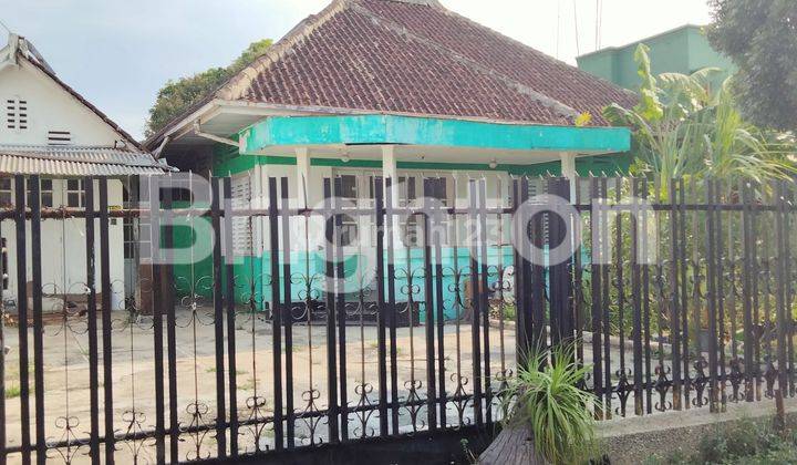 RUMAH NUANSA KOLONIAL DI SUKUN 1