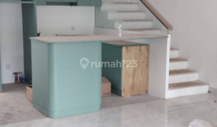 DI JUAL RUMAH MILENIAL 3 LANTAI  DI LOKASI ELIT 2