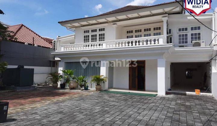 Rumah 2 Lantai Modern Classic Ada Pool di Menteng Jakarta Pusat 1