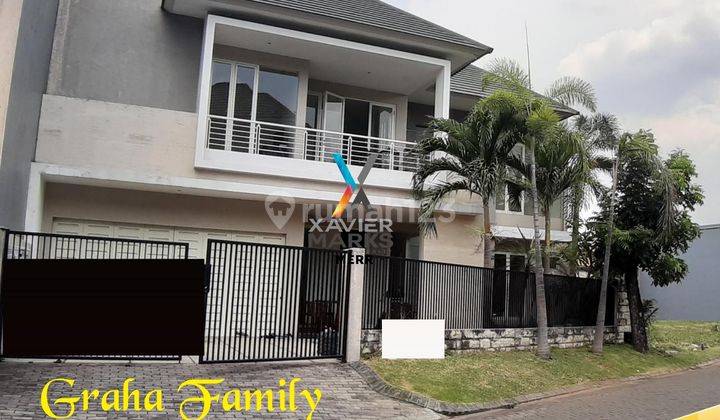 Rumah mewah konsep modern minimalis lokasi Graha Family 1