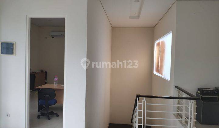 Rumah mewah konsep modern minimalis lokasi Graha Family 2